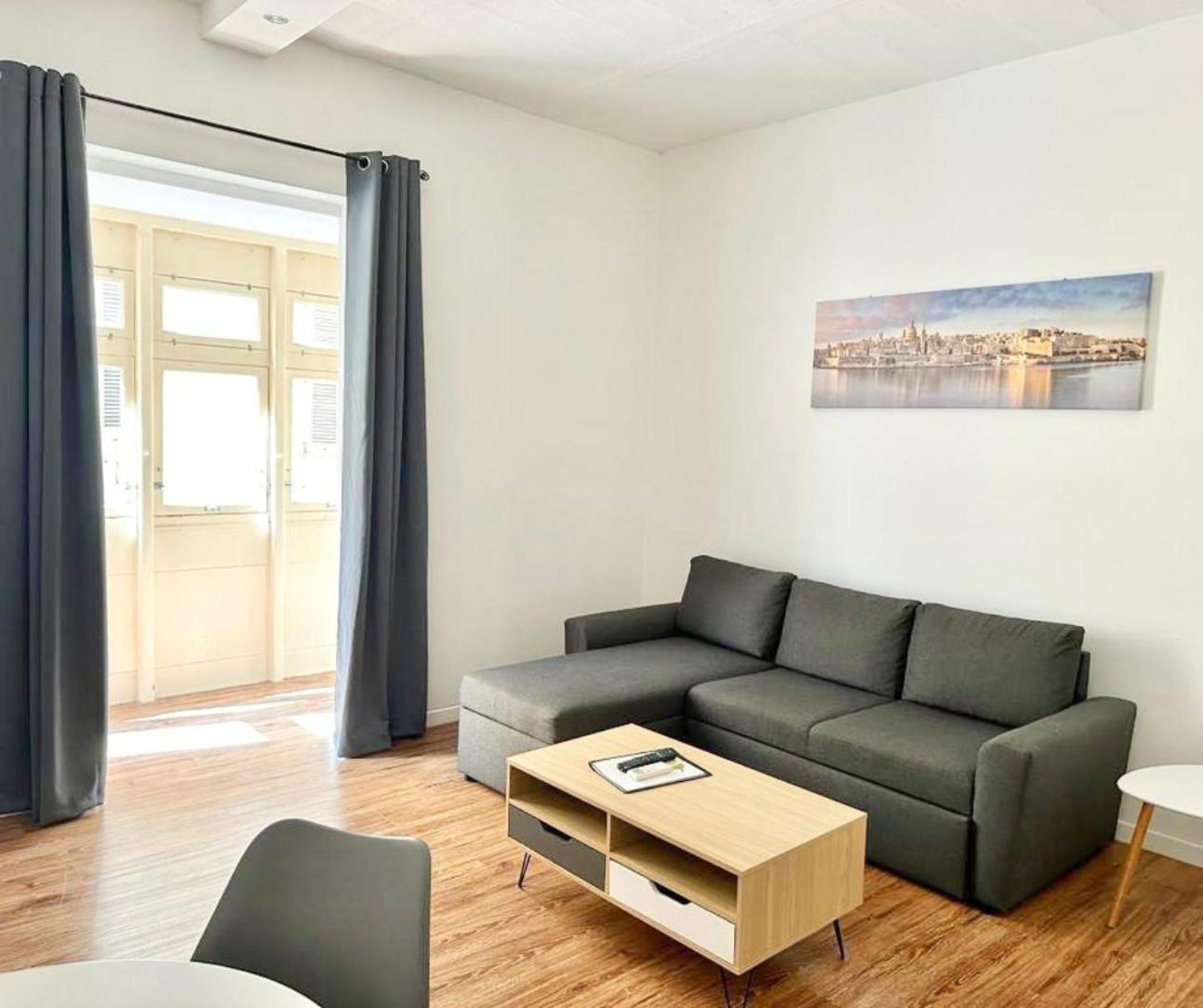 Central And Modern Valletta Flat Exterior photo
